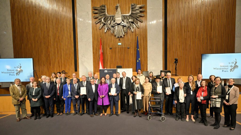 Gruppenfoto mit Zeitzeugen und Nominierten