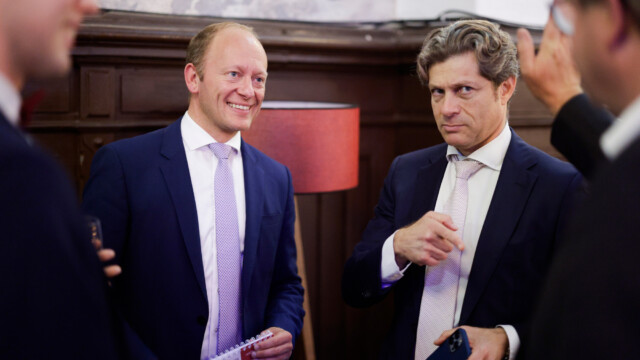 Aaron Sagui, Gesandter des Staates Israel, mit Carsten Ovens, CEO ELNET Deutschland Aaron Sagui, Gesandter des Staates Israel, mit Carsten Ovens, CEO ELNET Deutschland