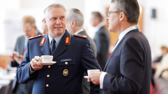 Brigadegeneral Jürgen Schrödl, Roderich Kiesewetter MdB