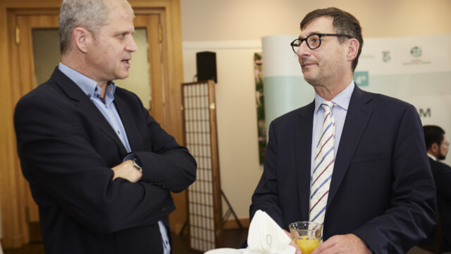 Ofer Zalzberg und Prof. Yossi Mekelberg